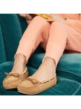 Minnetonka Women's 10 Suede Leather Lined Moccasin Slipper Tan Comfort